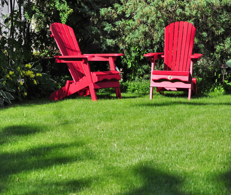 Quelle peinture choisir pour une table de jardin en bois comme