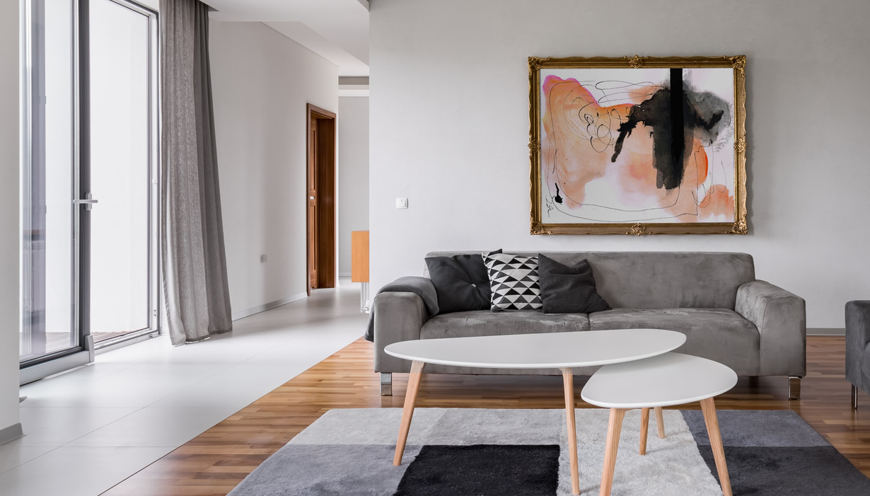 Peinture grise dans un salon : mur et mobilier, comment utiliser le gris ?